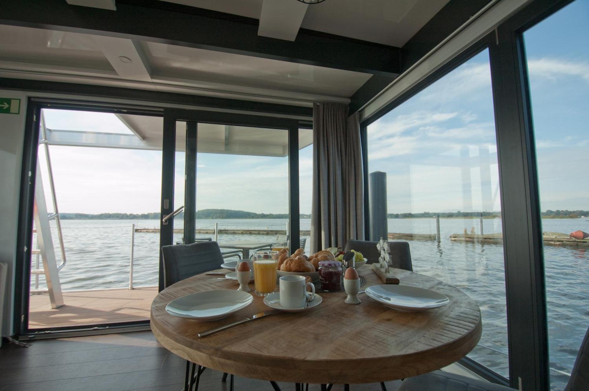 Hausboot Moin Madita In Exklusiver Lage * Szlezwik