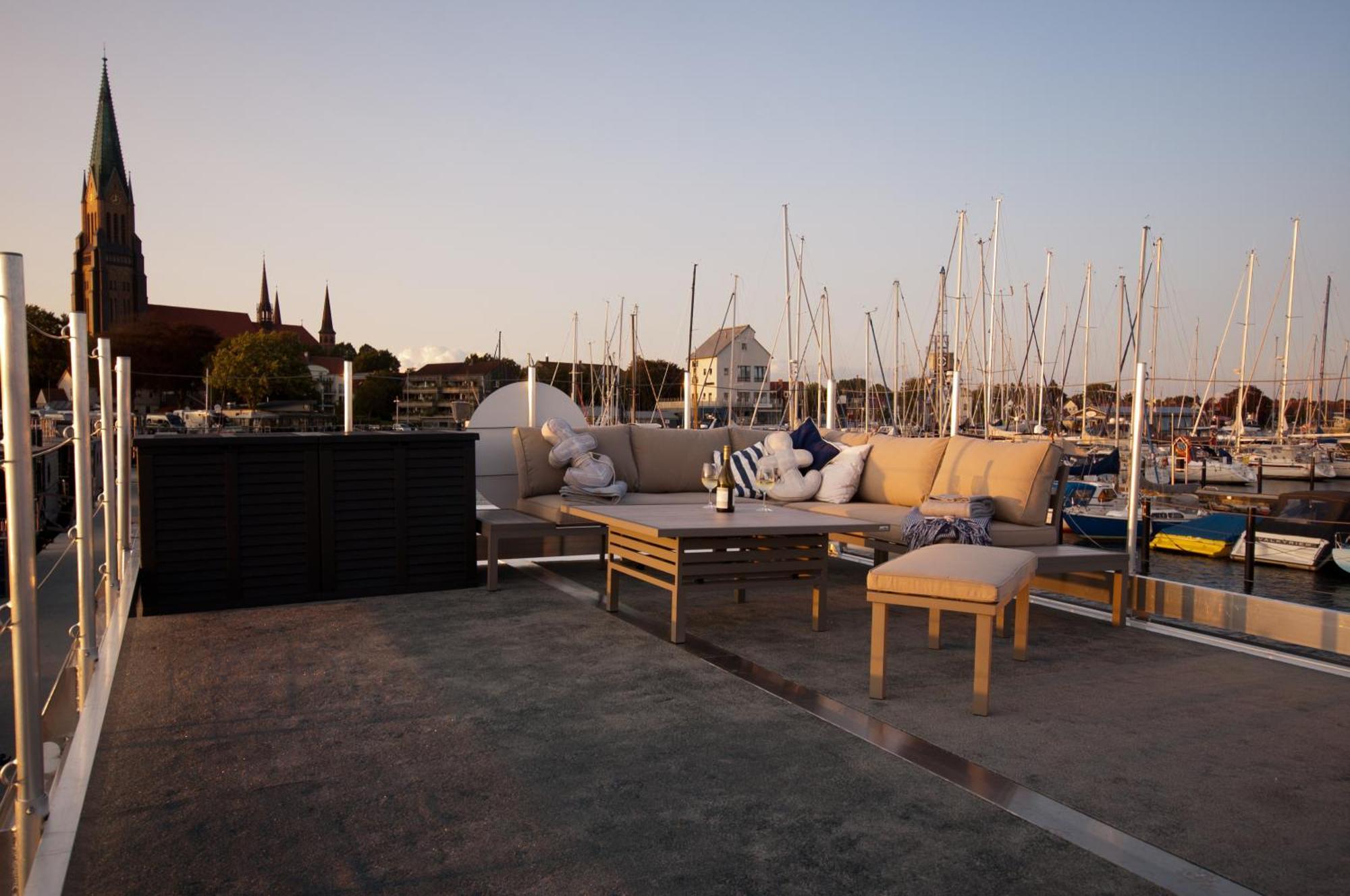 Botel Hausboot Moin Madita In Exklusiver Lage